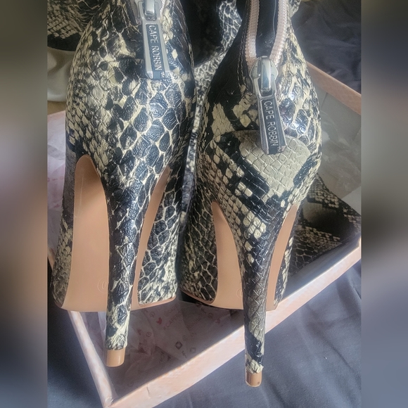 ❤️🔥 KNEE HIGH SNAKE BOOTS❤️🔥 - Picture 5 of 6